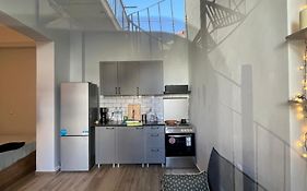 Noa - Designed City Center Suite With A Garden